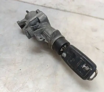 Volkswagen Golf IV Ignition lock 4B0905851C