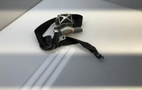BMW 4 F36 Gran coupe Front seatbelt 34107541