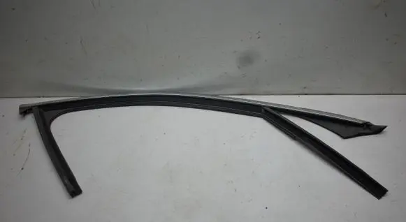 Mercedes-Benz C W205 Front door window/glass frame A2057250225