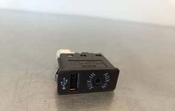 BMW X3 F25 USB socket connector 9266607