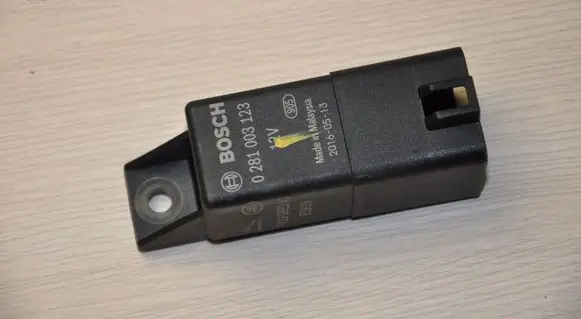 Land Rover Discovery Sport Glow plug pre-heat relay 0281003123