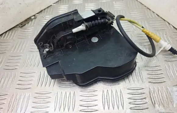 BMW 5 F10 F11 Front door lock 7202143
