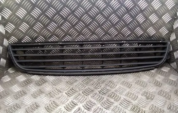 Opel Zafira B Front bumper lower grill 13124978