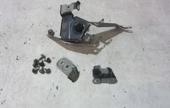 BMW 6 F12 F13 Fender mounting bracket 41357230583