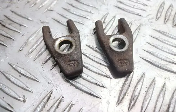 Renault Scenic I Fuel Injector clamp holder