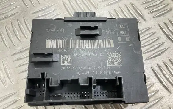 Audi A3 S3 8V Door control unit/module 5Q0959595D