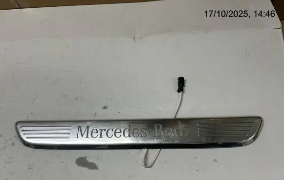 Front sill trim cover