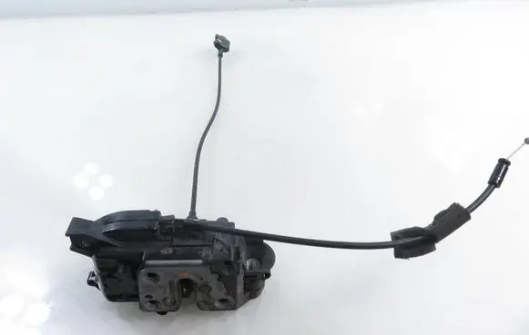Renault Clio III Front door lock 8200300123J