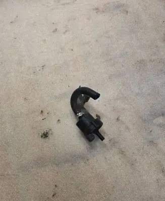 Audi A8 S8 D2 4D Vacuum valve 