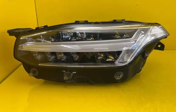 Volvo XC90 Headlight/headlamp 31656987