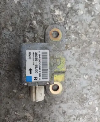 Suzuki Grand Vitara II Airbag deployment crash/impact sensor 3893065J00