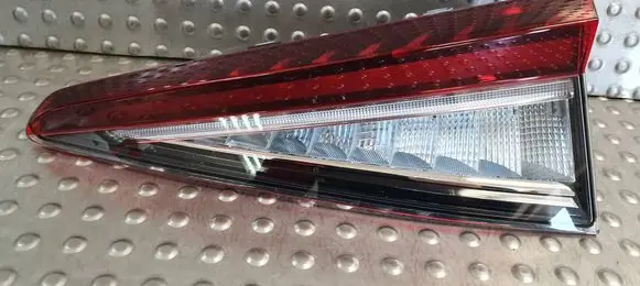 Tailgate rear/tail lights