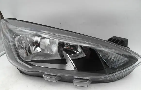 Ford Focus Headlight/headlamp JX7B13W029CE