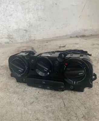 Volkswagen Jetta VI Climate control unit 5c1819045