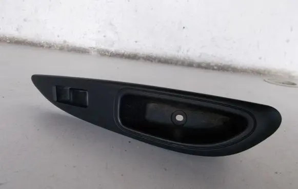 Nissan Primera Electric window control switch 25411AV600