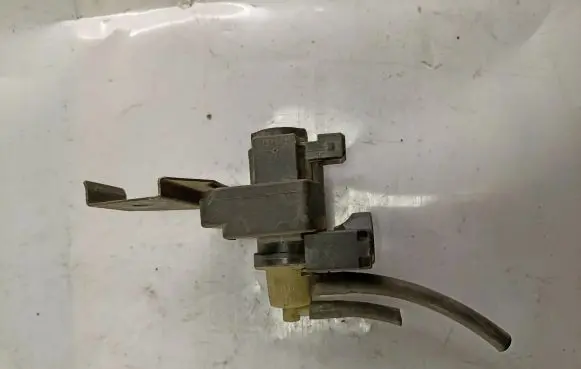 Suzuki Grand Vitara II Valve vacuum 8200486264 70115200