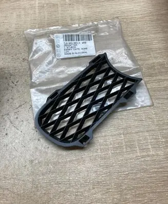Volkswagen Touareg I Front bumper lower grill 7L6853683A
