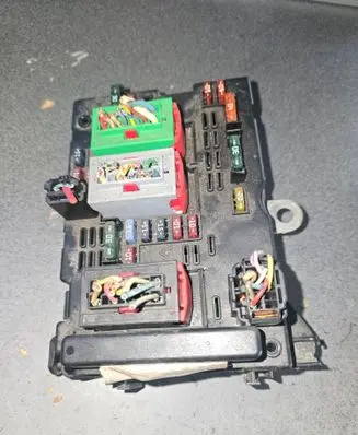 Citroen Berlingo Fuse module 9650663980 32450539