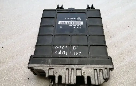 Volkswagen Golf III Engine control unit/module 1H0907311F 0261200760