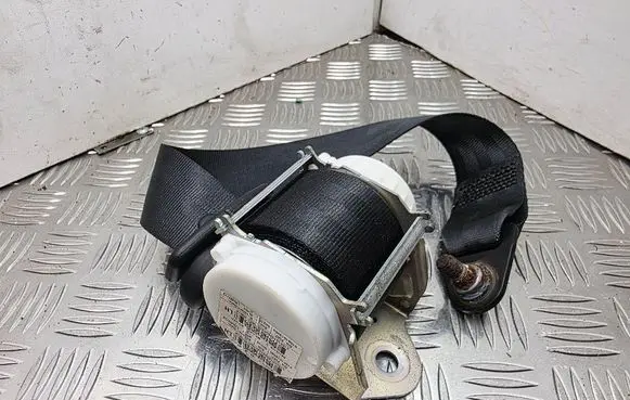 Rear seatbelt