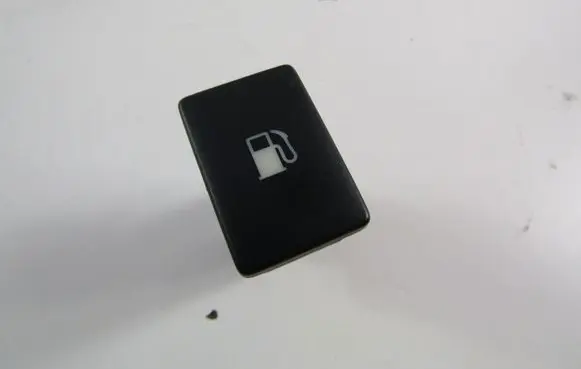 Toyota Avensis T270 Fuel tank opening switch 