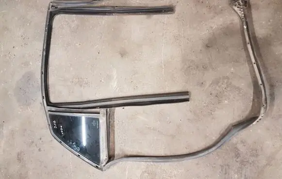 Volkswagen Phaeton Rear vent window glass 