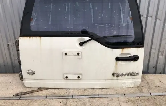 Nissan Terrano Tailgate/trunk/boot lid