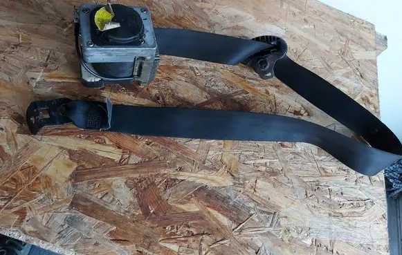 Skoda Octavia Mk1 (1U) Front seatbelt 1U4857701C