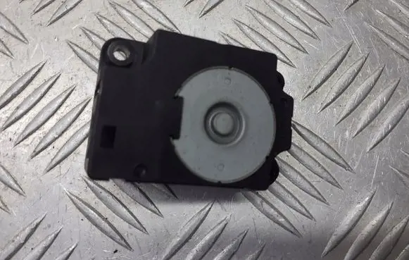 Nissan Tiida C11 Air flap motor/actuator 503752-0970