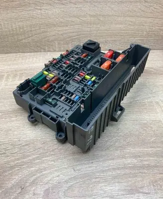 BMW X1 E84 Fuse module 9119446 10688710