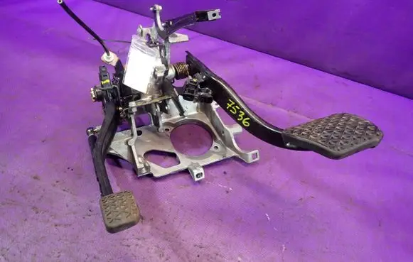 BMW 7 E38 Pedal assembly 422238