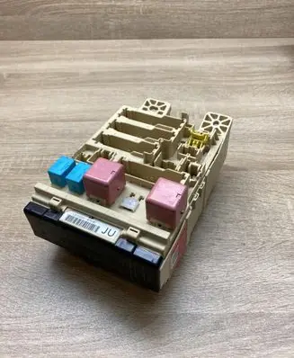 Lexus RX 330 - 350 - 400H Fuse module 073107JU
