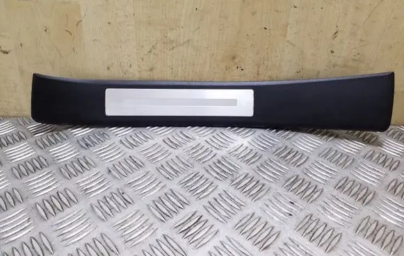 Seat Exeo (3R) Rear sill trim cover 8E0853375P
