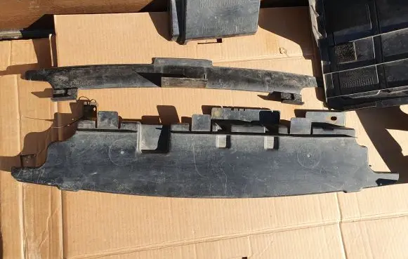 Nissan Qashqai+2 Radiator trim 628221KB0A 62820JD50A