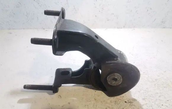 Toyota Corolla Verso AR10 Engine mount bracket