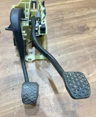 BMW 5 E60 E61 Pedal assembly 6759944