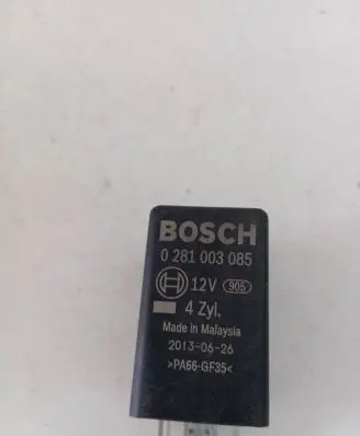 Audi A4 S4 B5 8D Glow plug pre-heat relay 0281003085 20130626