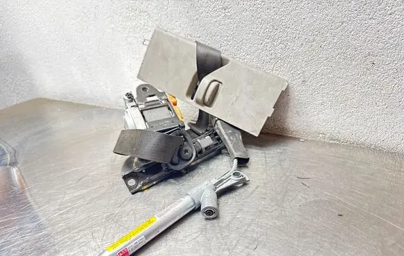 Opel Insignia A Front seatbelt 041019 306834610