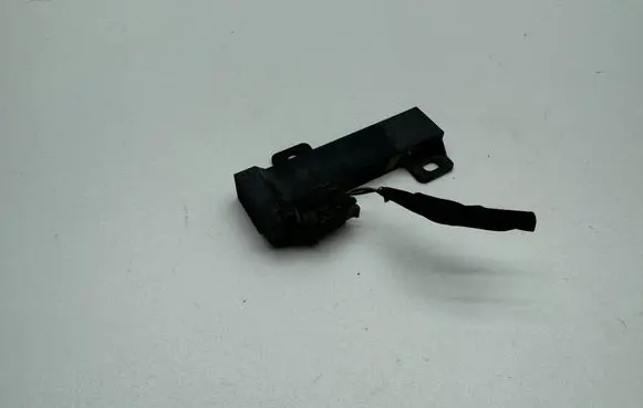 Chrysler Pacifica Aerial antenna amplifier 68051315AB 04749301AB