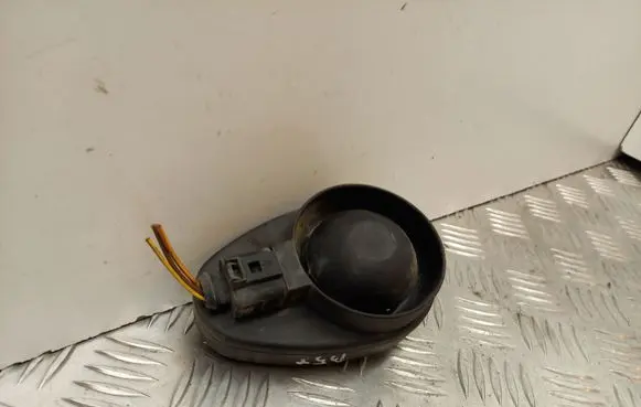 Volkswagen PASSAT B5.5 Alarm system siren 1J0951605