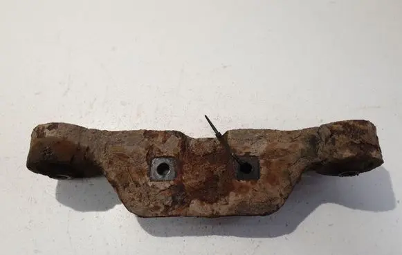 Subaru Legacy Engine mount bracket 