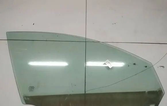Volvo V50 Front door window glass four-door as2
