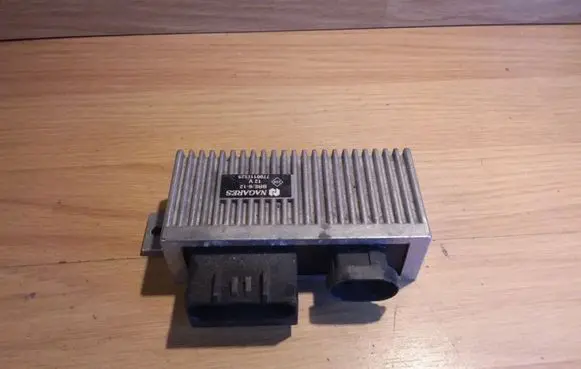 Volvo S40, V40 Glow plug pre-heat relay 7700111525