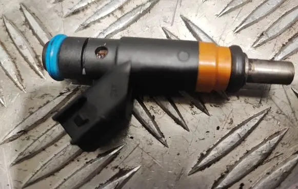 Dodge Durango Fuel injector 05037479AC