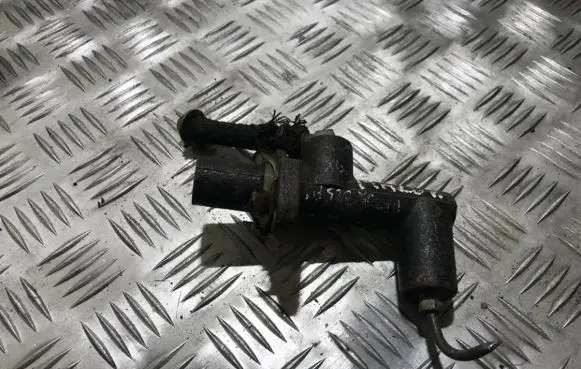Mazda 323 F Clutch master cylinder