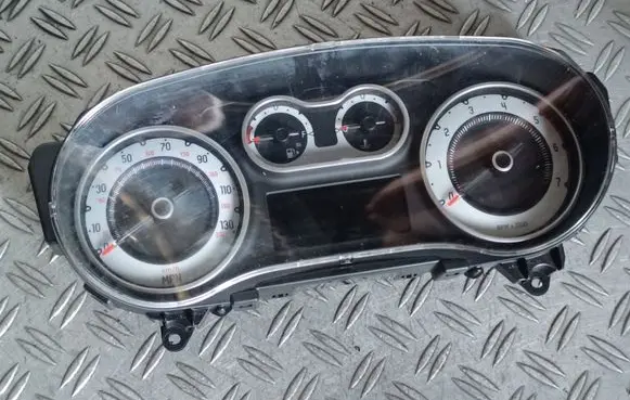 Speedometer (instrument cluster)
