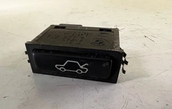 Land Rover Range Rover L322 Tailgate/boot open switch button 8365579 03052500