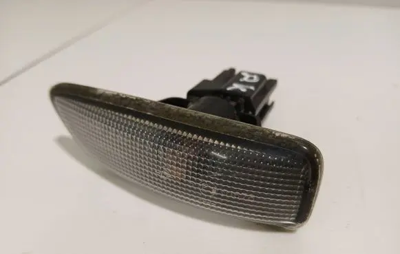 Volvo XC90 Front fender indicator light 30722641