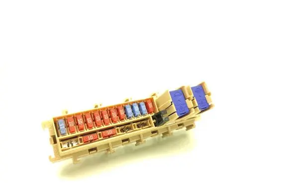 Nissan Micra C+C Fuse module