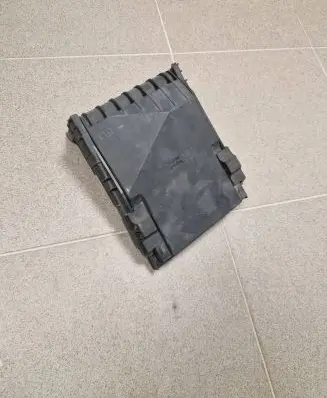 Volkswagen Scirocco Fuse box cover 1K0937132G 1K0937132F
